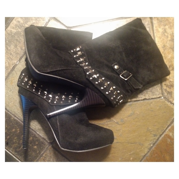DOLLHOUSE! 🔥 Suede Studded Ankle boots! - Picture 2 of 4